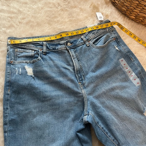 NWT Old Navy High-Waisted OG Straight Cut-Off Jeans in Alma 18 - Picture 13 of 15
